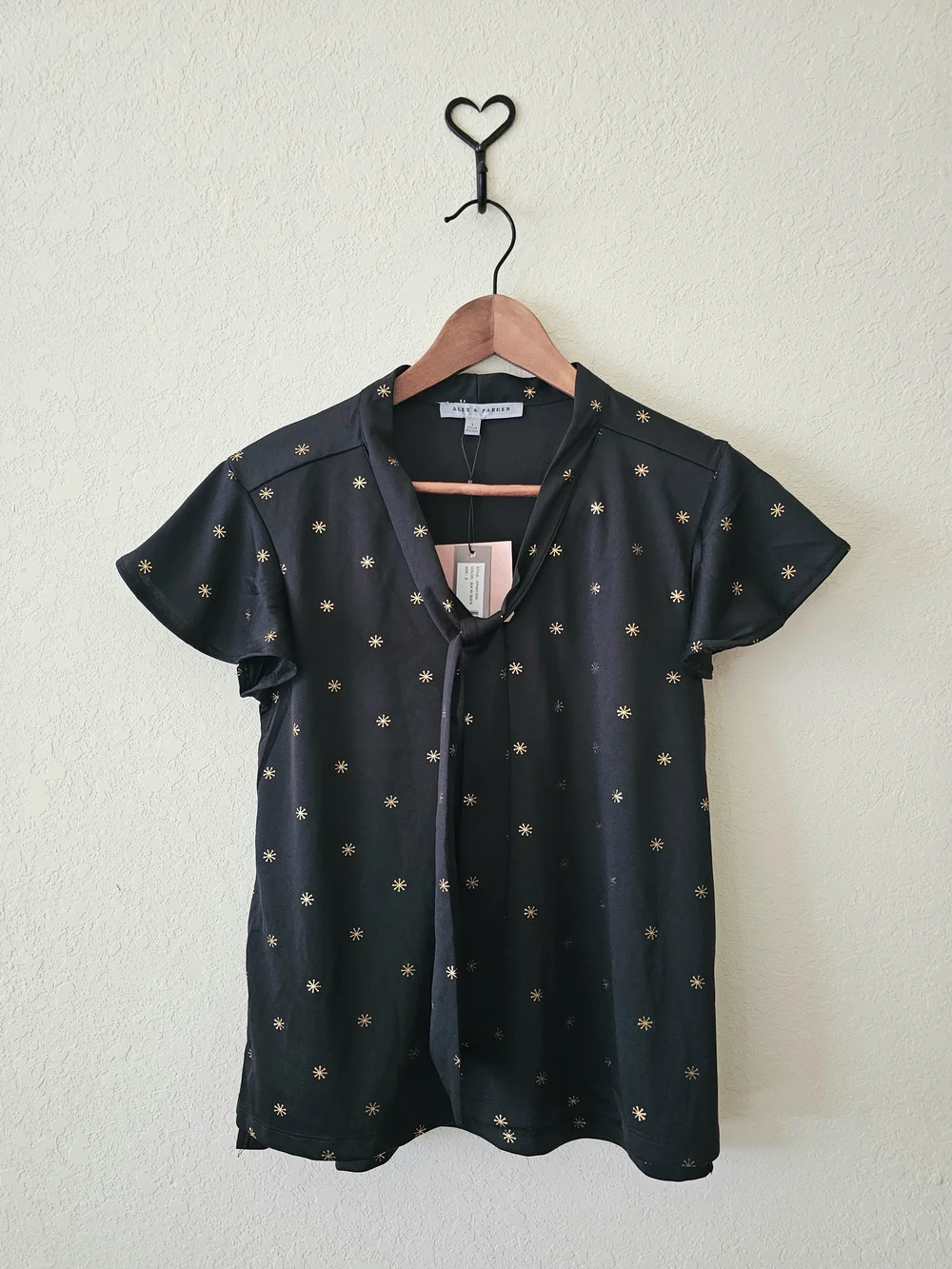 Alex & Parker Black Star-Print Tie Neck Short Sleeve Top NWT